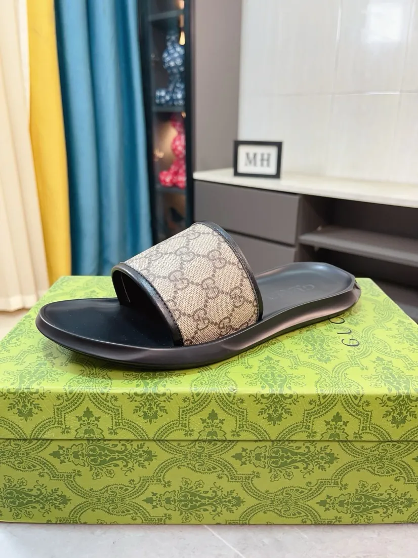 Men's shoes 💰260🌹🌹 (gucci-Gucci) New men's slippers, high-end boutique, made of cowhide, with exquisite embossed logo decoration on the upper, fine workmanship, super soft soles, casual, loose and comfortable, a must-have in summer! \nsize：38-44